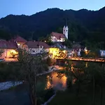 Riverside Avo - Sara *